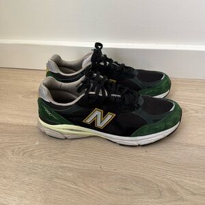New Balance 990v3 black green yellow size 10.5